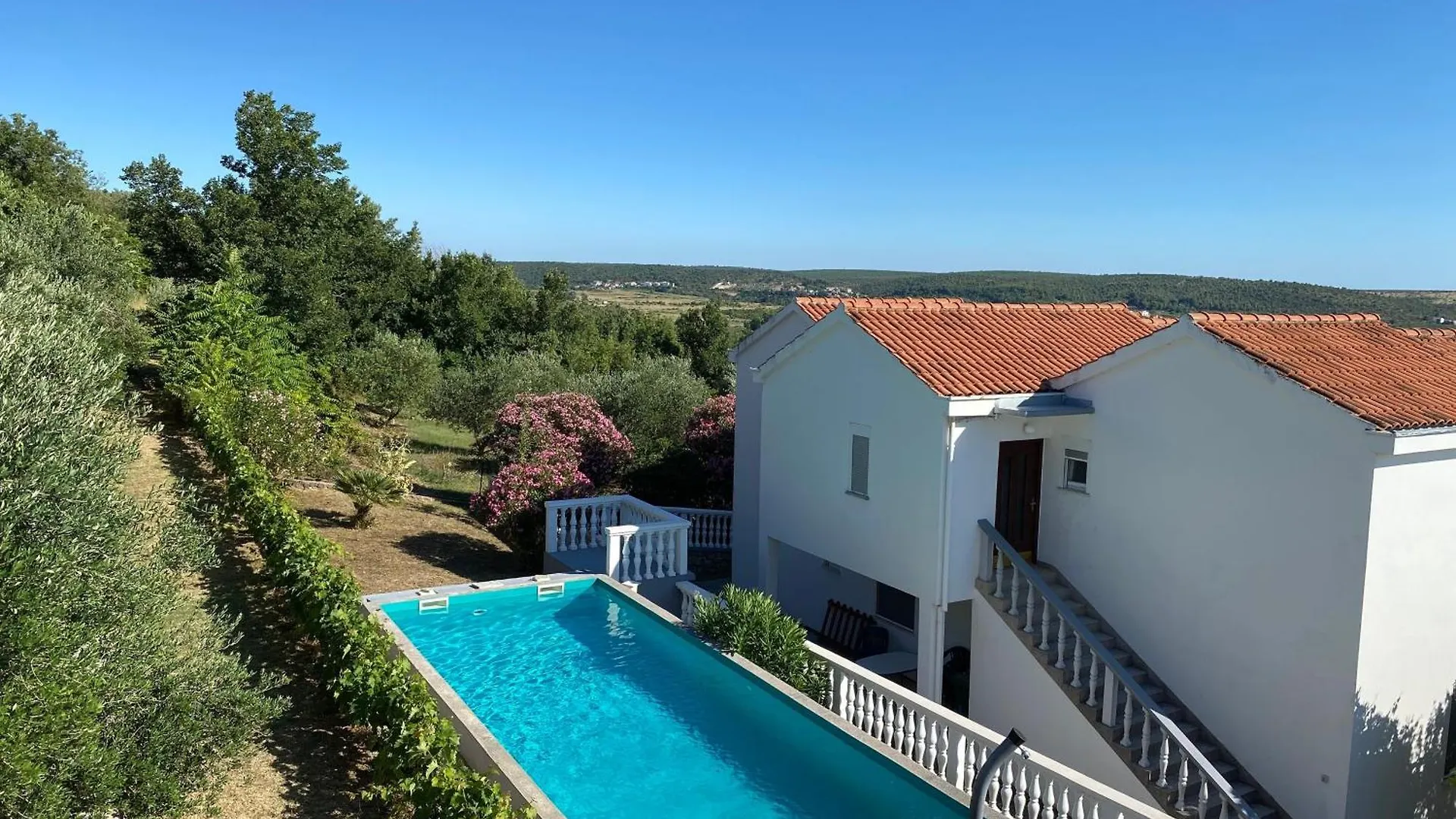 Wohnung Fuer 5 Personen Mit Pool Razanac Croatia