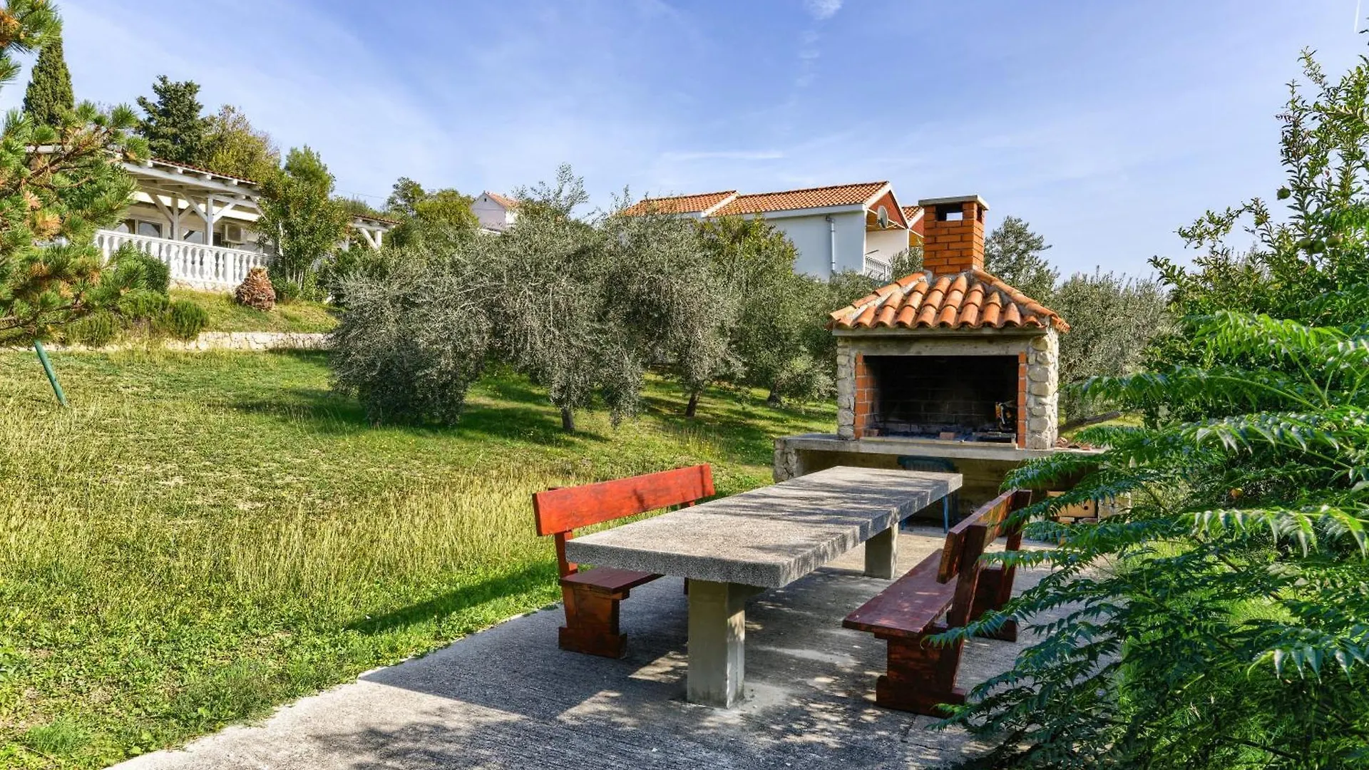 Wohnung Fuer 5 Personen Mit Pool Razanac Apartment